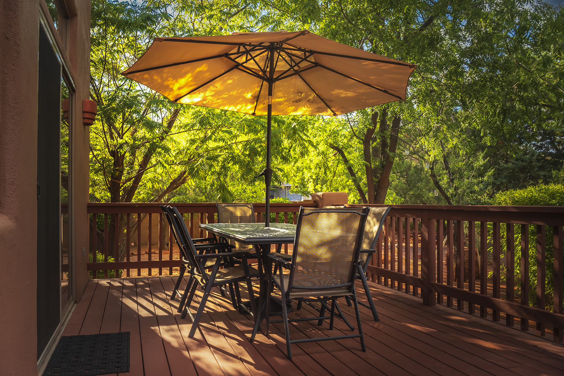11 BACKYARD DINING